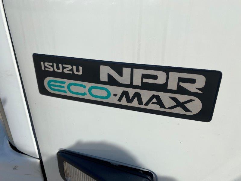 *2011 Isuzu Eco-Max 16' Box Truck