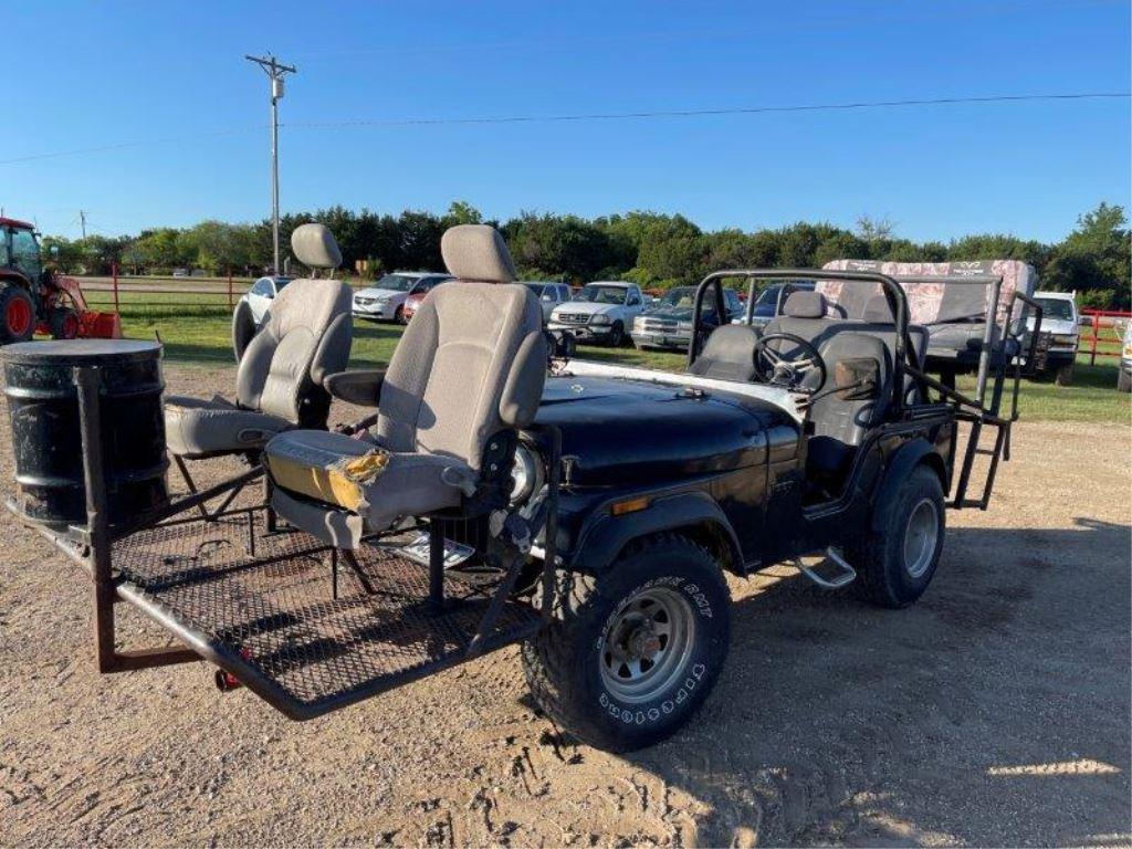 *1974 Jeep w/Hunting Set Up