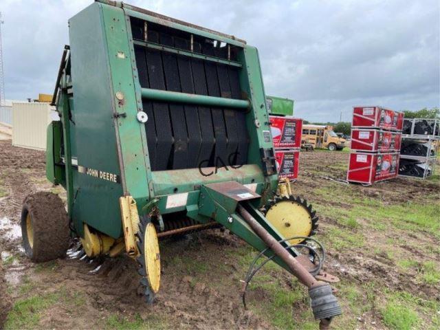 John Deere 535 Round Baler