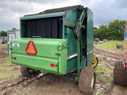 John Deere 535 Round Baler