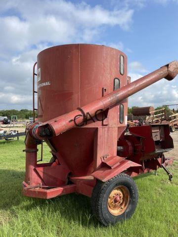 International 1150 Feed Grinder