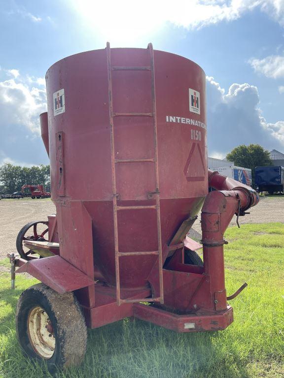 International 1150 Feed Grinder