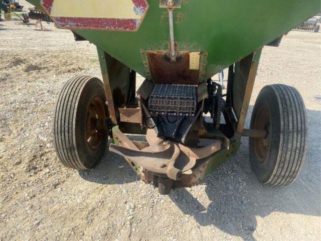 John Deere 301 Fertilizer Speader