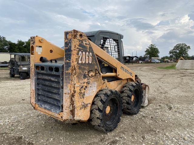 Mustang 2066 Skid Steer w/Grapple Bucket