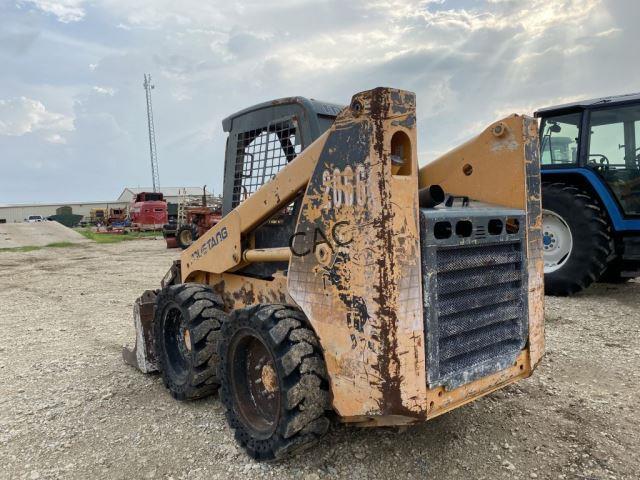 Mustang 2066 Skid Steer w/Grapple Bucket