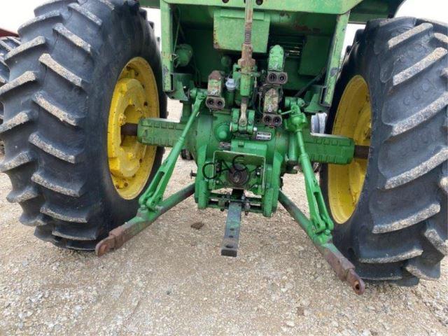 John Deere 4440