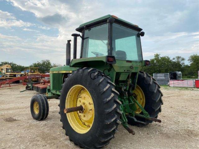 John Deere 4440