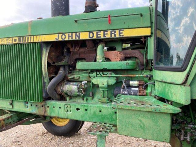 John Deere 4440