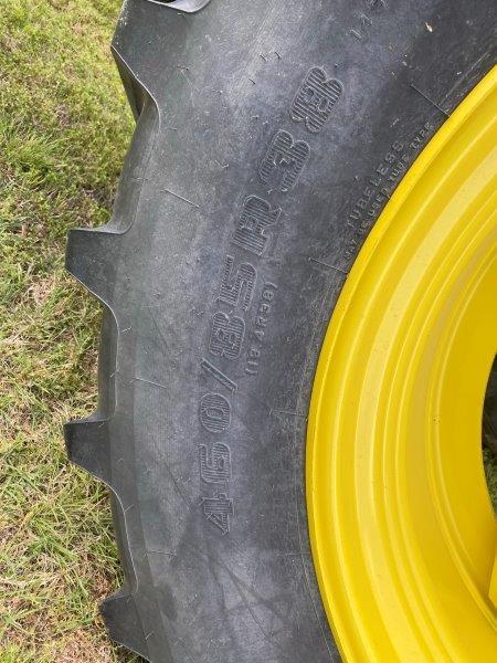 John Deere 6130M w/620R Loader