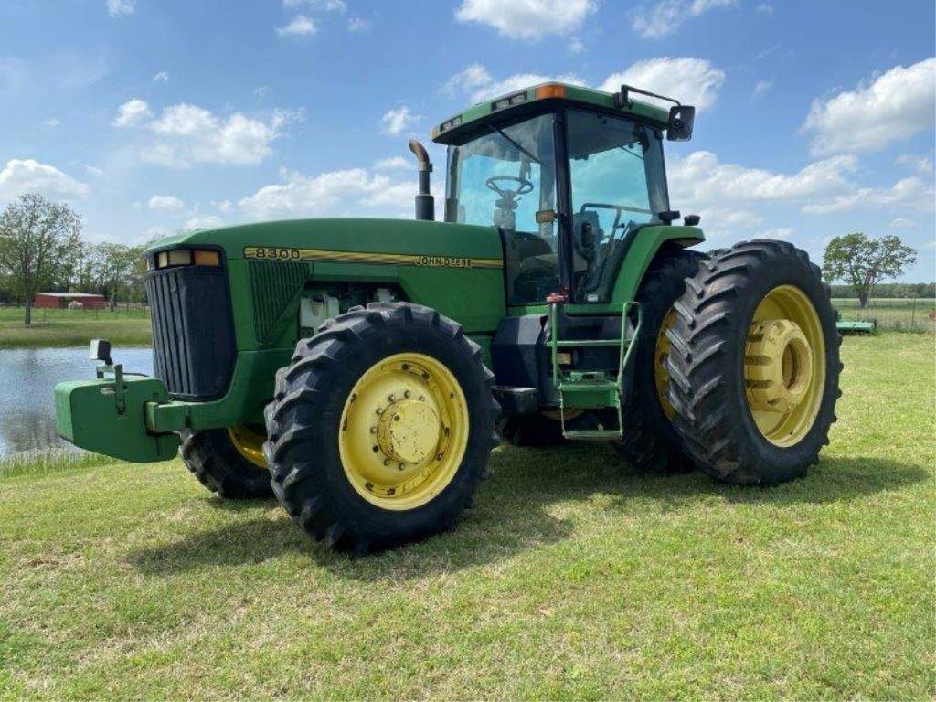 John Deere 8300