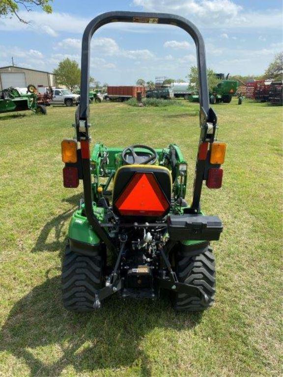 John Deere 1023E w/120R Loader