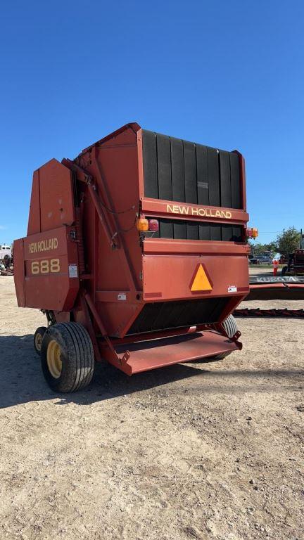 New Holland 688 Baler