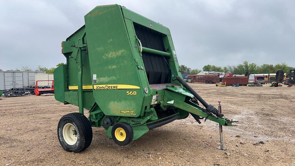 John Deere 568 MegaWide Plus Baler