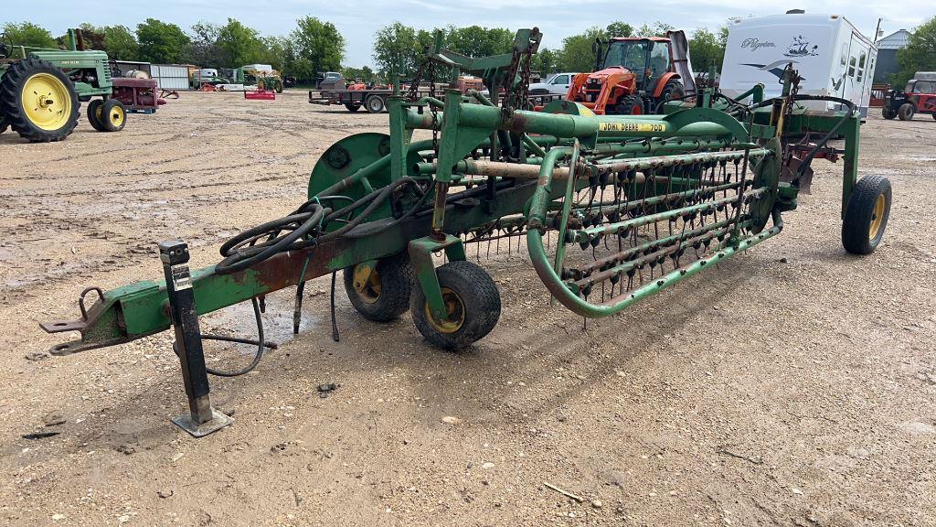 John Deere 700 Hay Rake