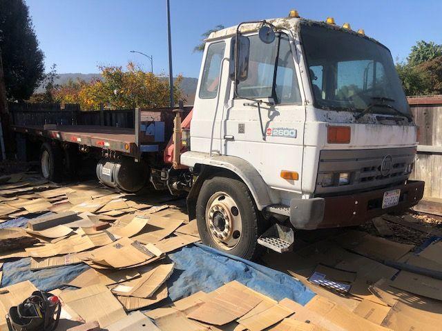 UD 2600 Truck with Mounted Fassi F40 Knuckleboom Crane