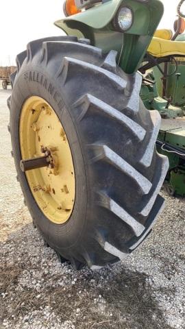 John Deere 2840 Tractor w/Koyker 500 Loader