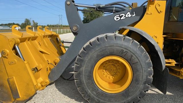 John Deere 624J Pay Loader