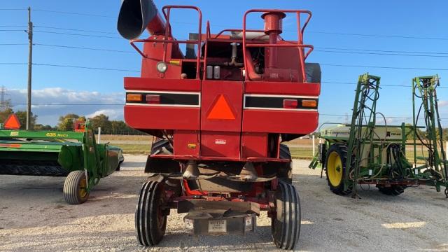 International 1440 Combine