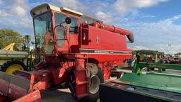 International 1440 Combine