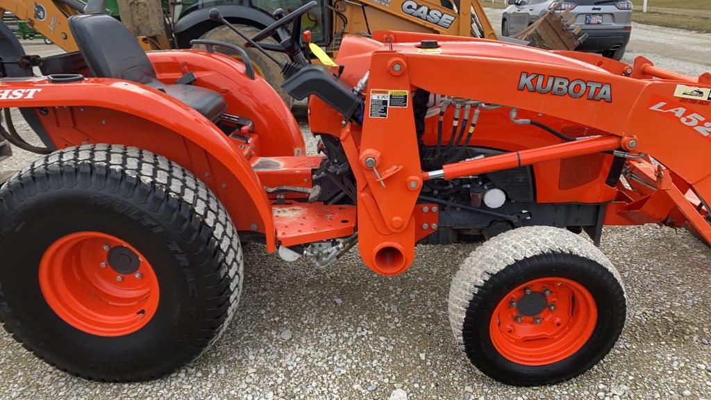 Kubota L3800D With LA524 Loader