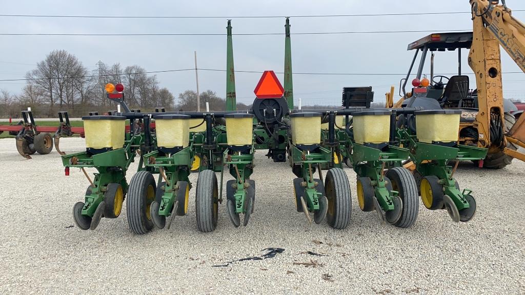 John Deere 7200 12 Row Planter