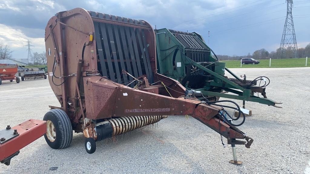 International 24L Round Baler