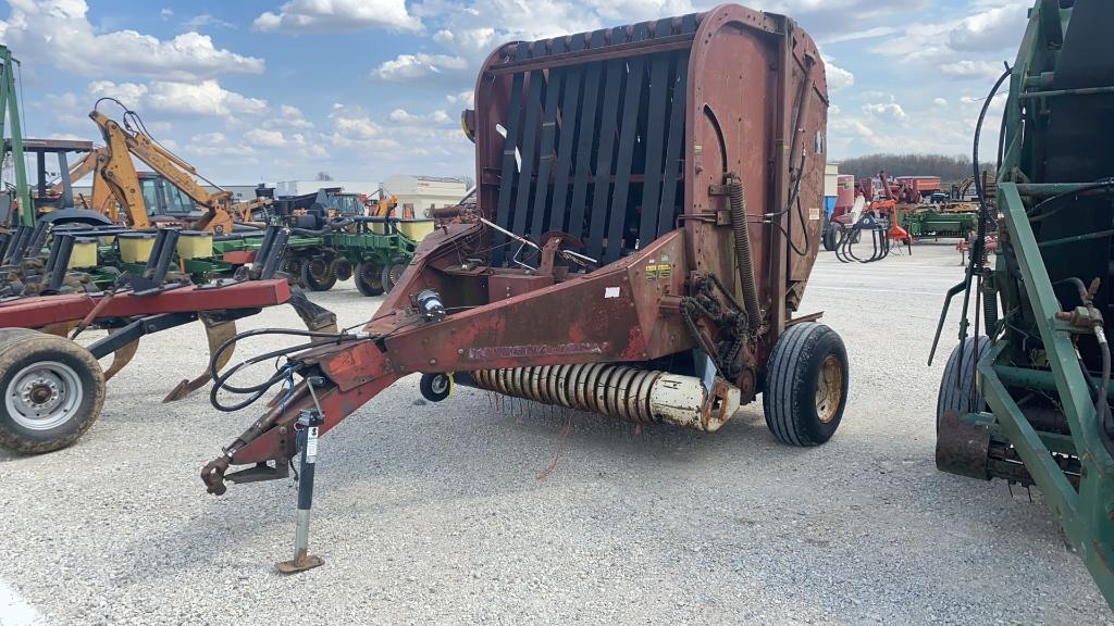 International 24L Round Baler