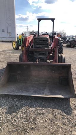 Massey-Ferguson 362 Tractor w/ Loader