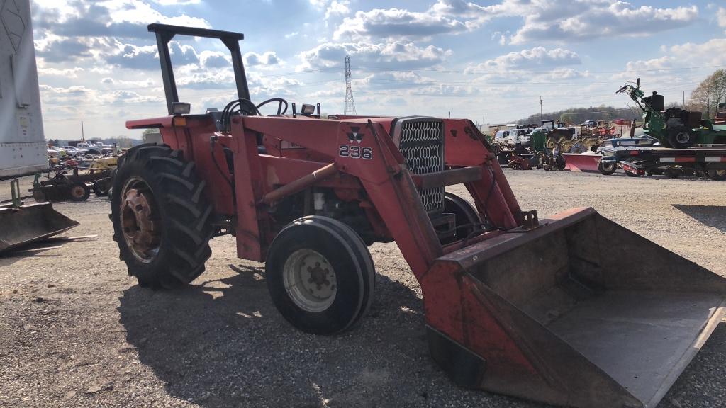 Massey-Ferguson 362 Tractor w/ Loader