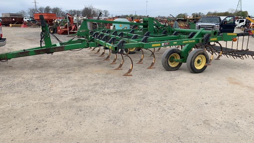 1993 John Deere 980 Field Cultivator 16'