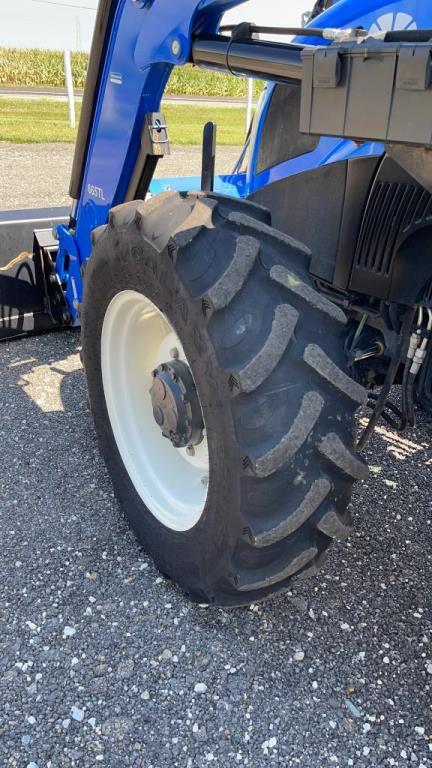 2015 New Holland T4.95 Tractor w/665TL Ldr