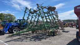 John Deere 980 Field Cultivator