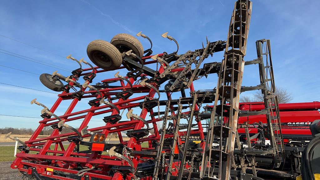 2015 CaseIH 200 Tiger-Mate Field Cultivator 30'