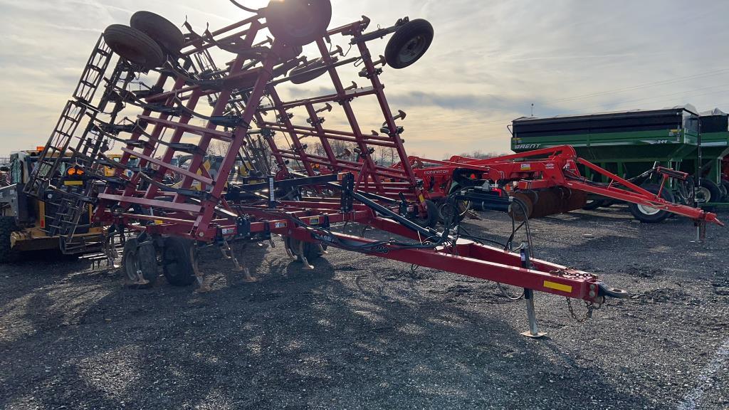 2015 CaseIH 200 Tiger-Mate Field Cultivator 30'