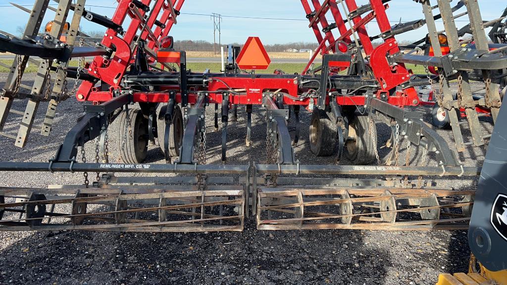 2015 CaseIH 200 Tiger-Mate Field Cultivator 30'