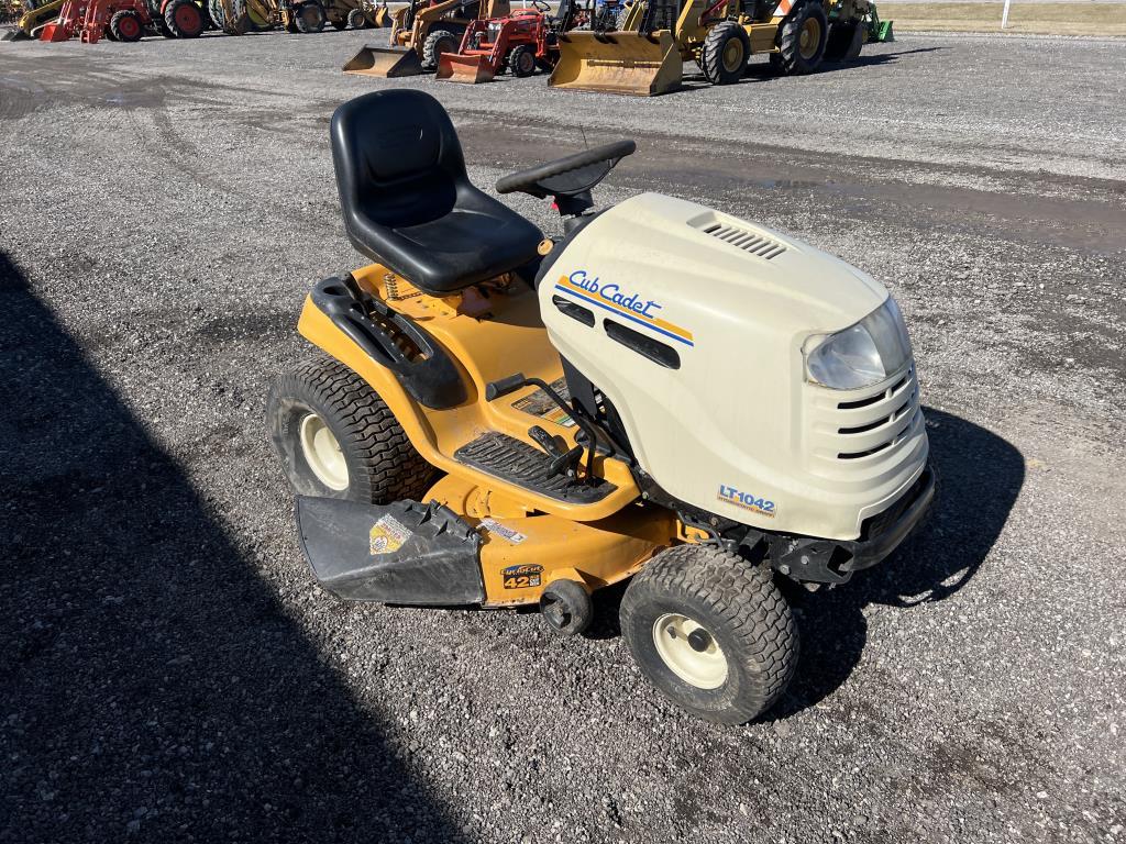 Cub Cadet LT1042 Riding Mower