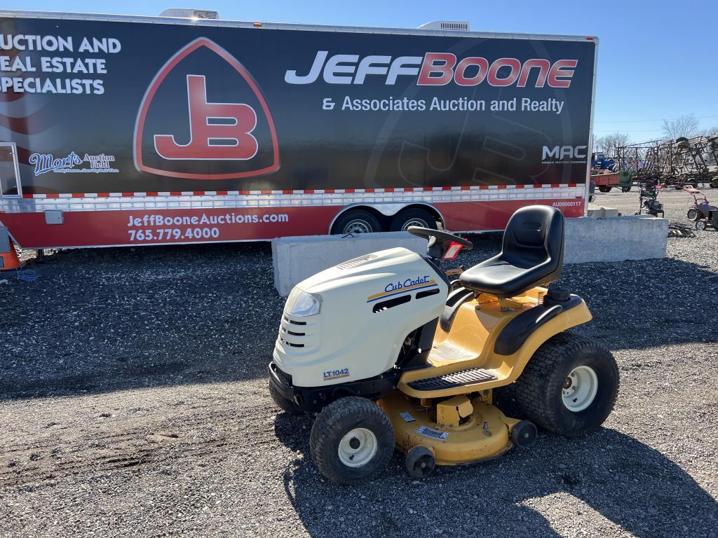 Cub Cadet LT1042 Riding Mower