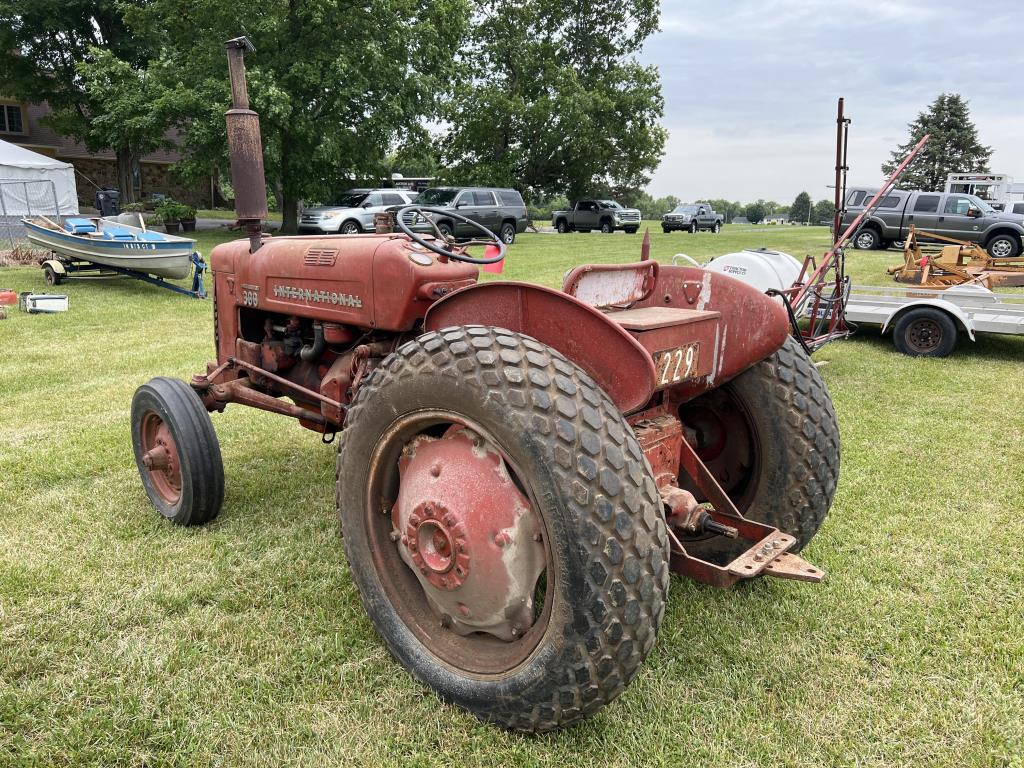 International Harvester Utility 300 Tractor