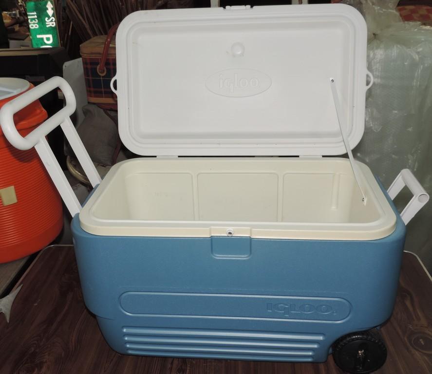 Igloo Cooler with Wheels and Double Handle