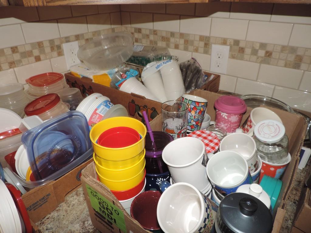 Large Lot of Kitchen Items