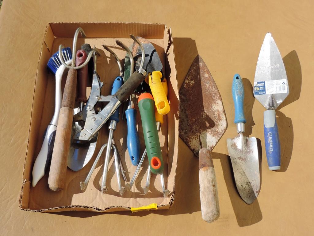 Garden tool lot