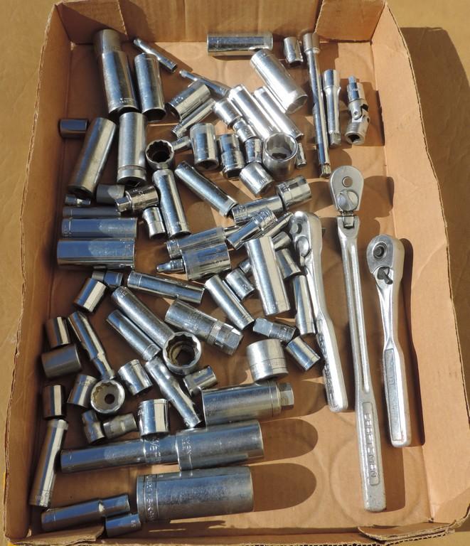 Socket, ratchet set