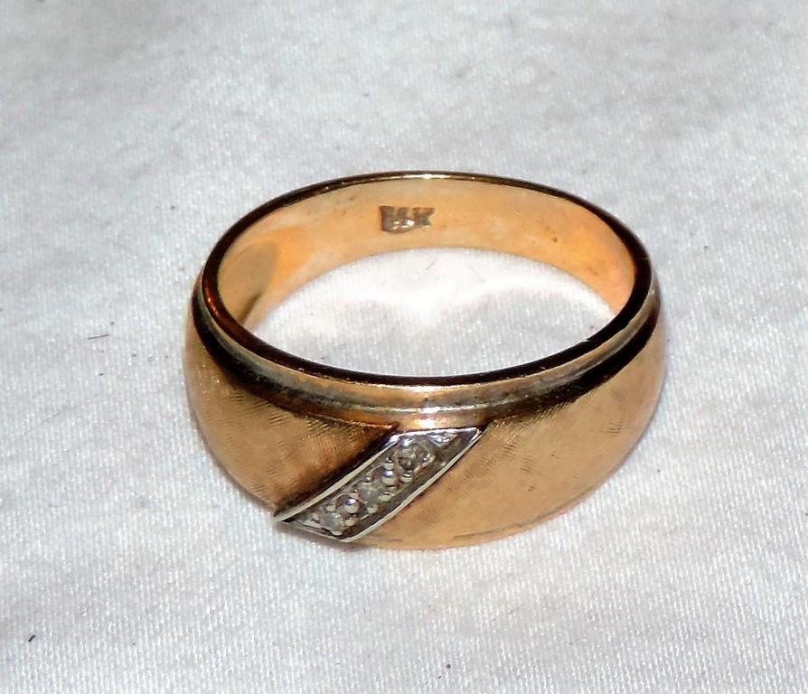 10Kt Gold Band with Diamonds