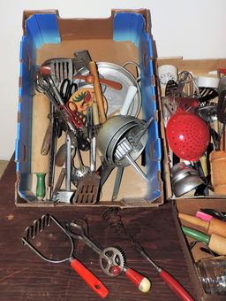 Lot of kitchen items