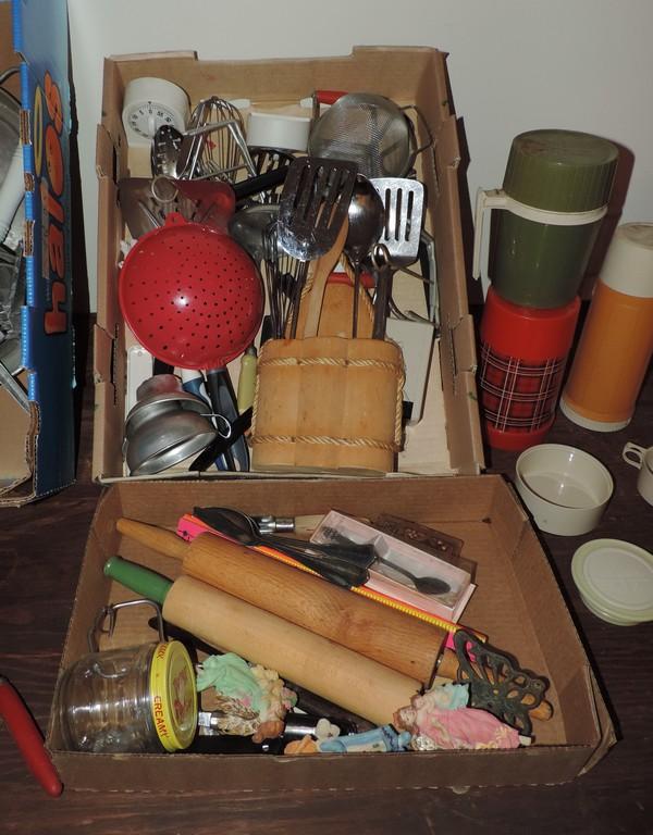 Lot of kitchen items