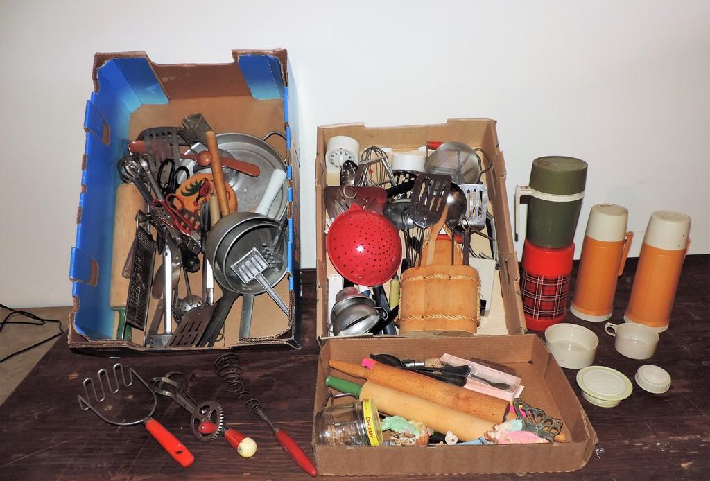 Lot of kitchen items