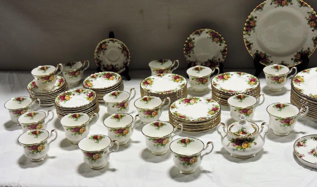 80+ Piece Set Of Old Country Roses By Royal Albert
