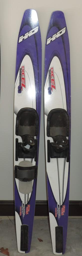 Pair of XL Sport Series HO Water Skis