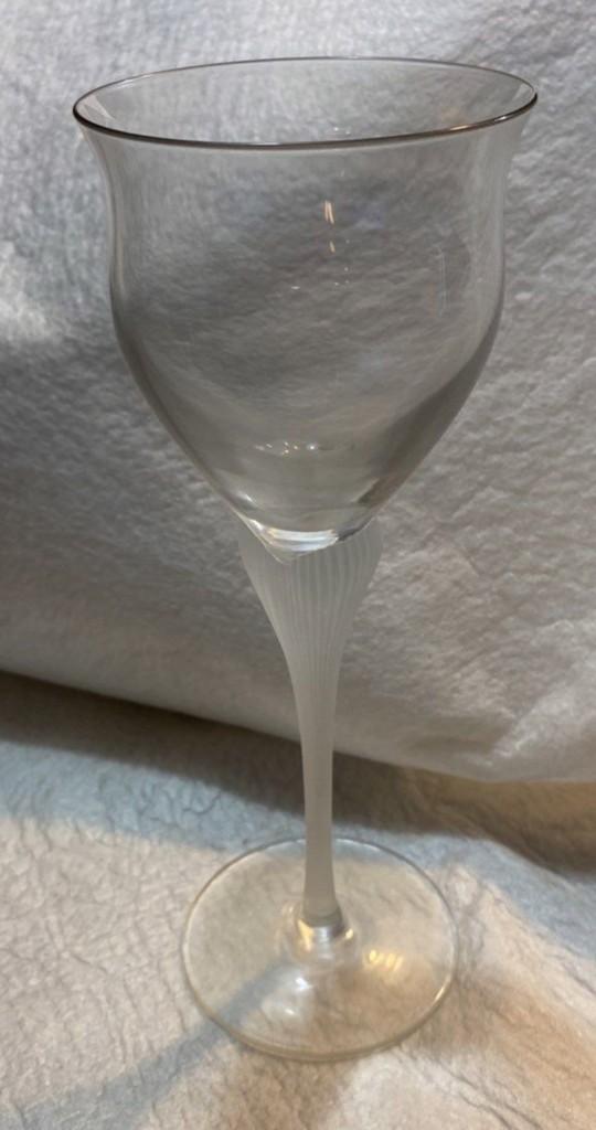 Set of 16 Gorgeous Tulip-Shaped Wine Glasses