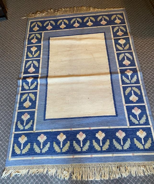 Hand-Woven Flat Weave Area Rug